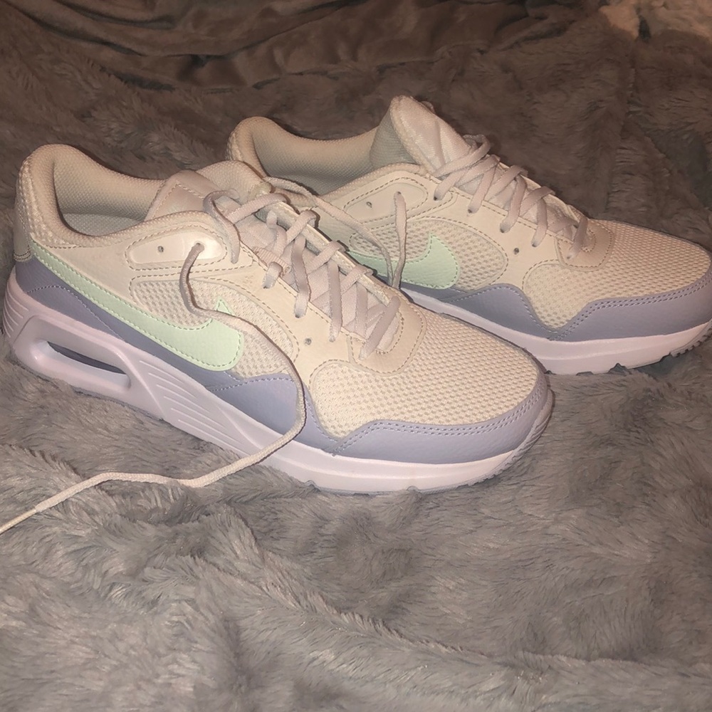 Never worn Nike shoes. White, light purple, light green. Size 8.5